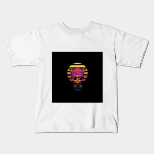 Cool cat with sun glasses and a cute beanie. Kids T-Shirt